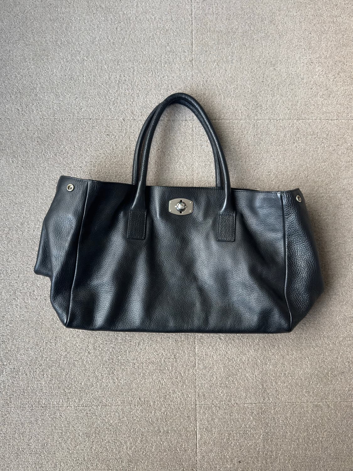 Furla 블랙 레더 투웨이 숄더백 샤넬 서프백 스타일 상품이미지6