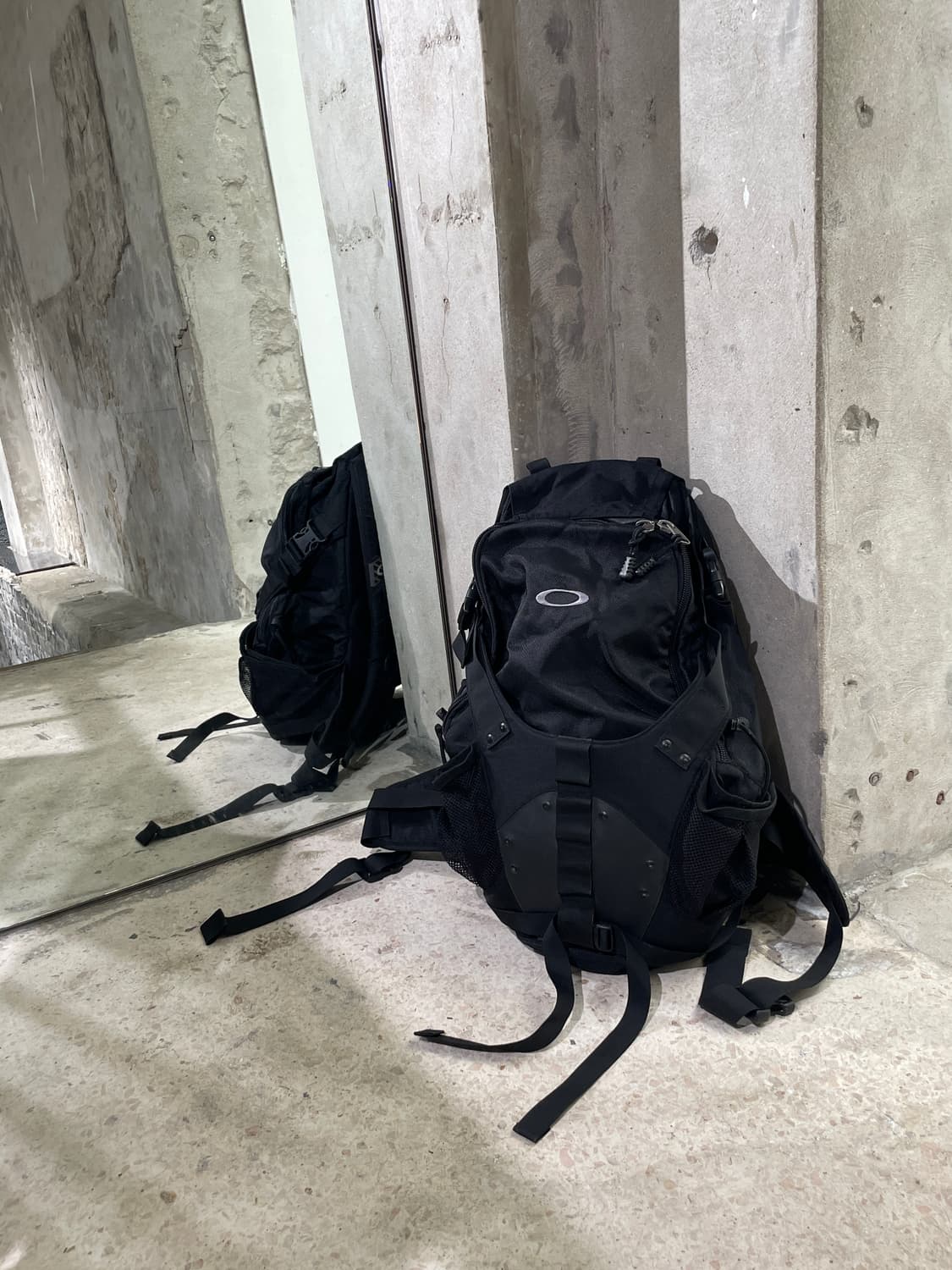 오클리 00’s 블랙 텍티컬 백팩 상품이미지2