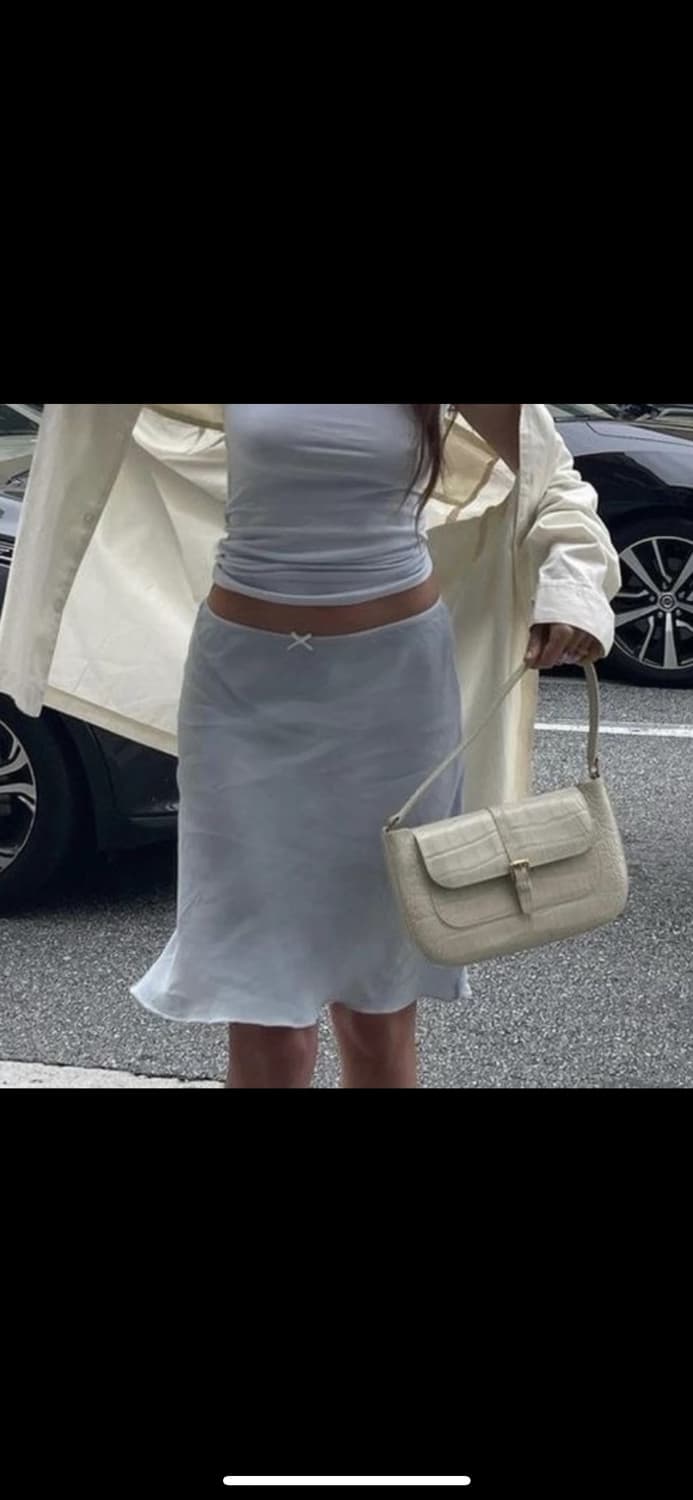 브랜디멜빌 베이비블루 미디 스커트 상품이미지1