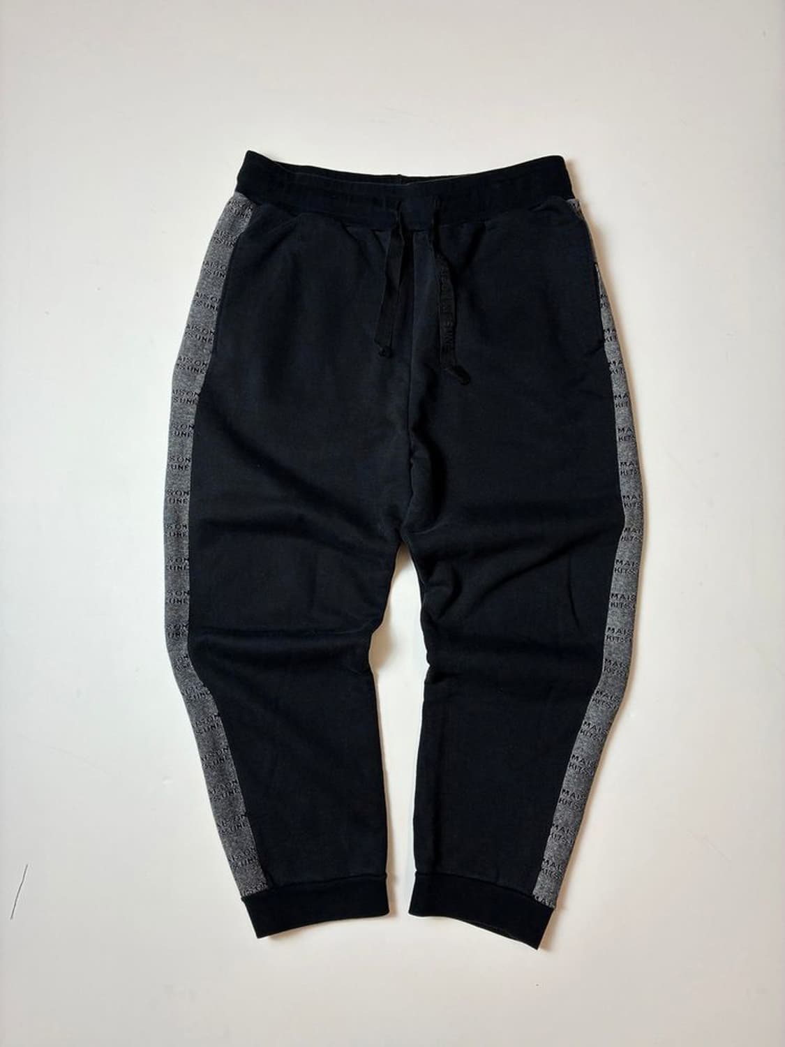 메종키츠네 사이드라인 헤비 코튼 스웻 팬츠 PN8842 상품이미지1