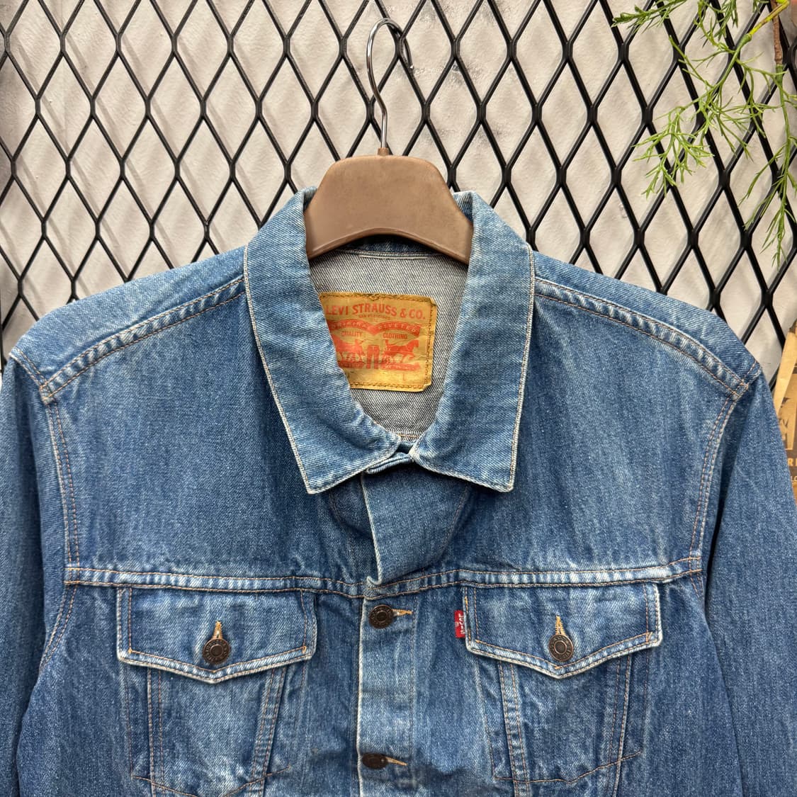 00s 리바이스 데님 트러커 자켓 전면 투포켓 포인트 중청 상품이미지3