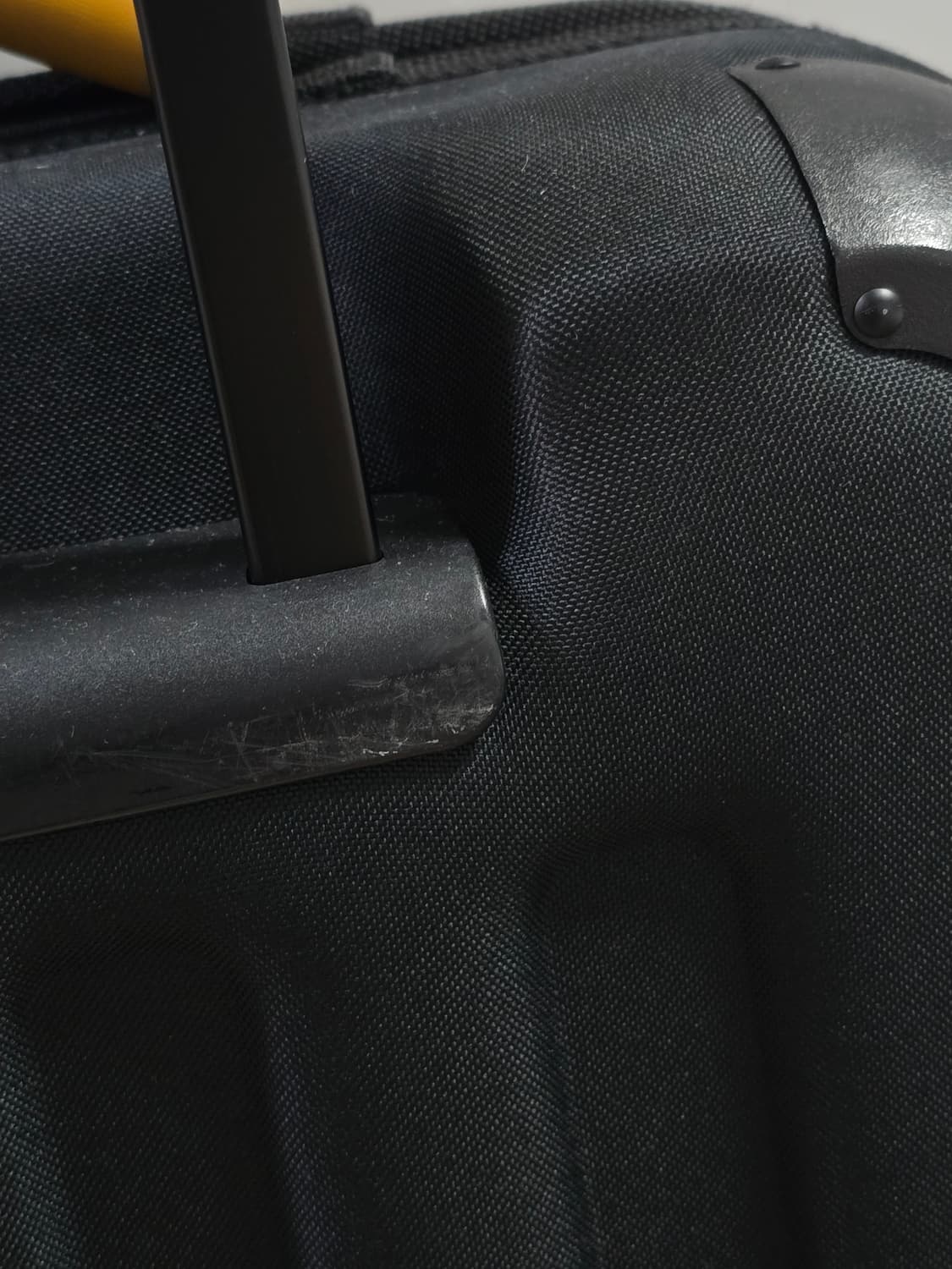 이스트팩 블랙 트렌쉘 캐리어 여행용 가방 M 상품이미지5