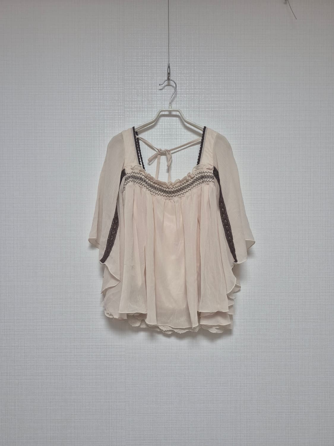 리즈리사 샘플 블라우스 베이지 상품이미지1