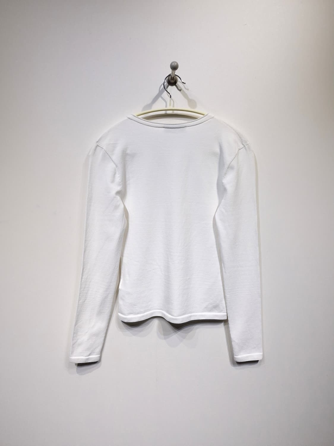 블러썸(BLOSSOM)25SS 홀가먼트 브이넥 니트 상품이미지2