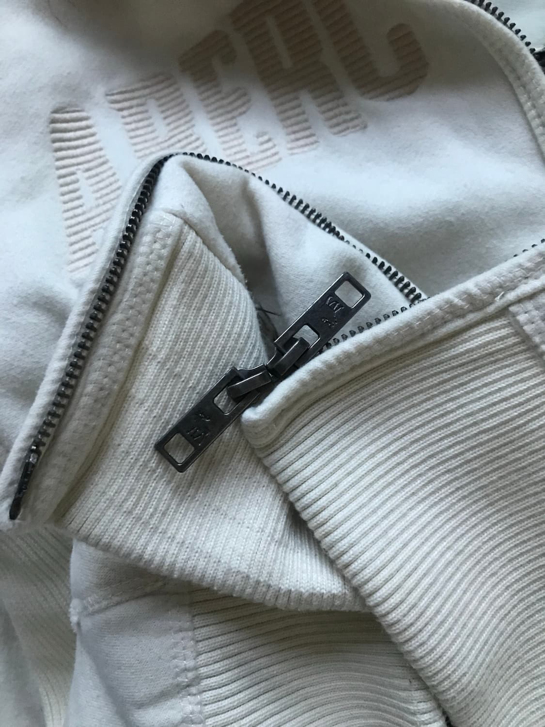 아베크롬비 중앙 프린팅 아이보리 기모 울프죠 후드집업 상품이미지8