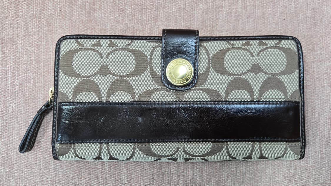 코치 여성용 지갑 브라운 클러치 지퍼와 버튼 상품이미지1