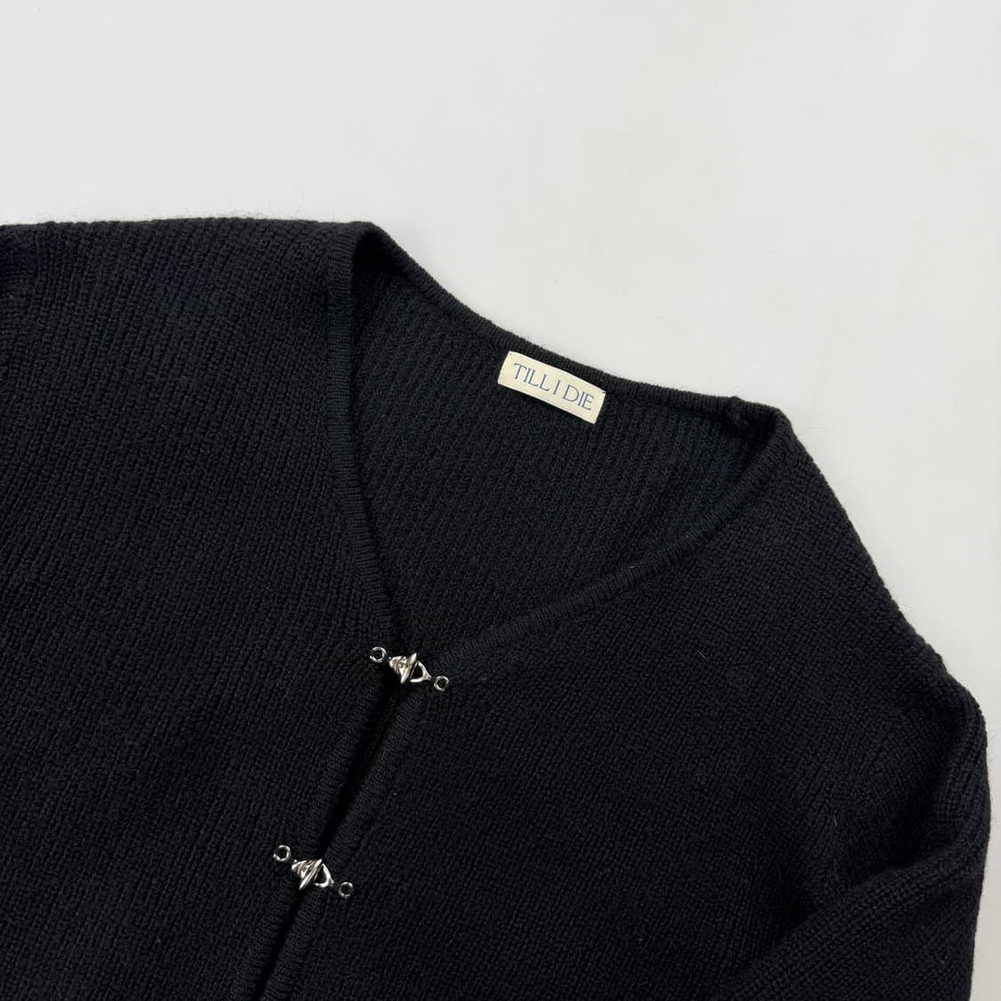 틸아이다이 버클 디테일 v넥 울 가디건 상품이미지3