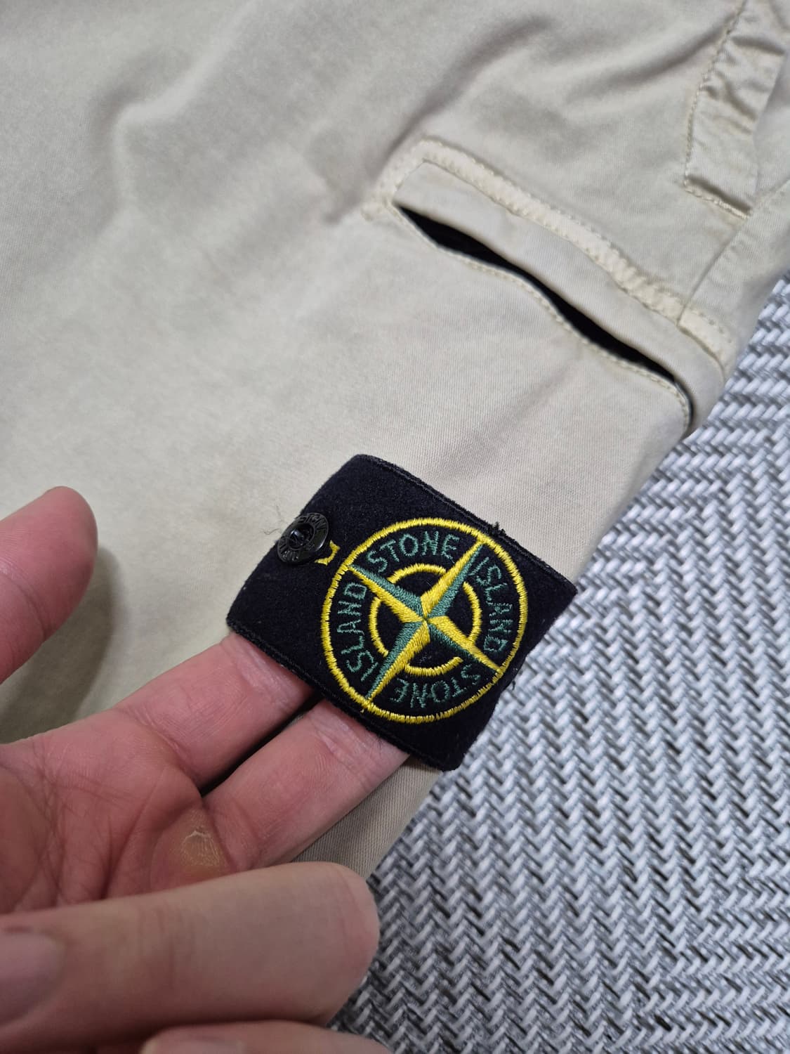 한글택 새상품급 30-M 스톤아일랜드 카고바지 베이지색 상품이미지3