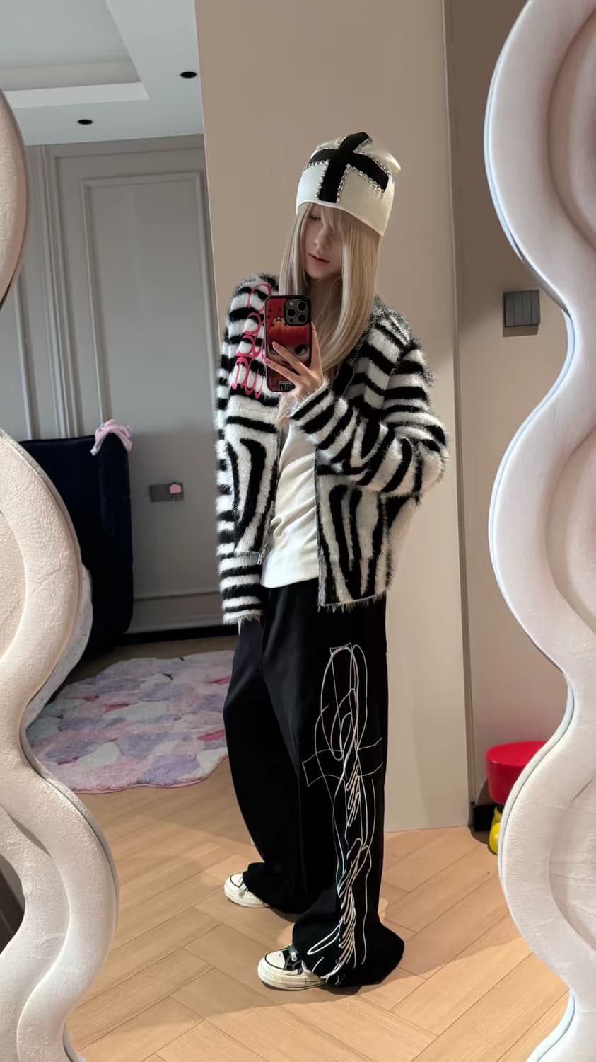 Cross Embroidery Wide Sweatpants 상품이미지7