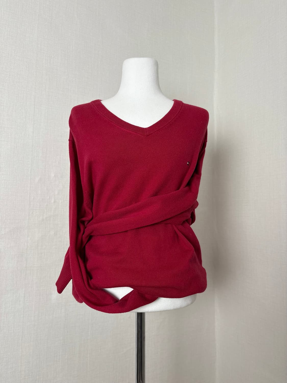 타미 브이넥 레드 니트  상품이미지1