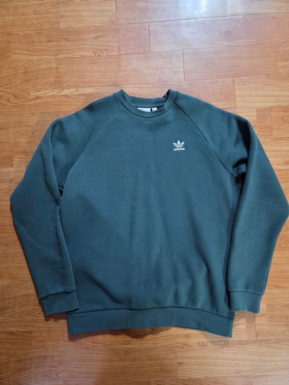 아디다스 에센셜크루 맨투맨 상품이미지1