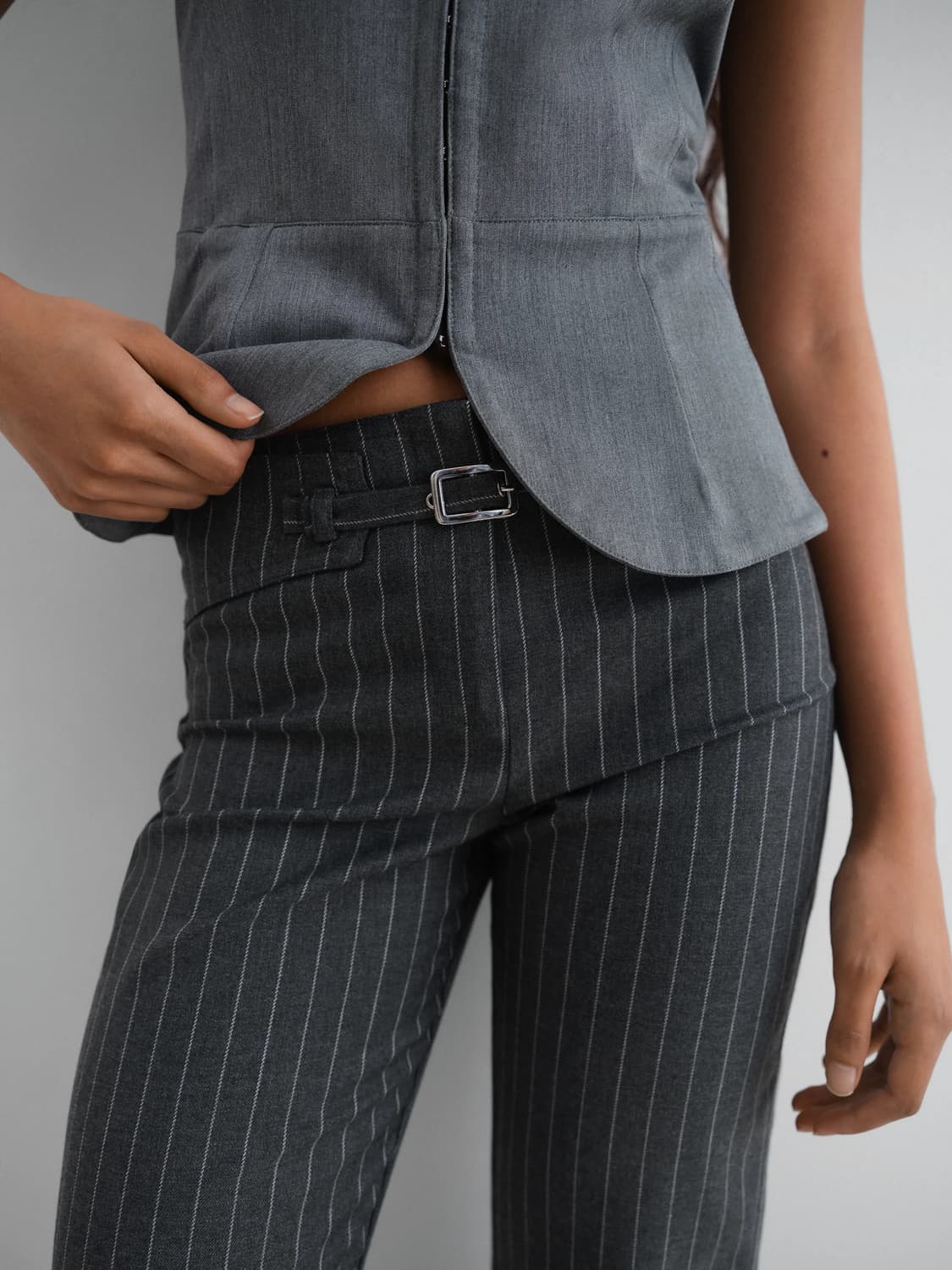 (36,38) 기마구아스 니콜 테일러드 트라우저 그레이 상품이미지2