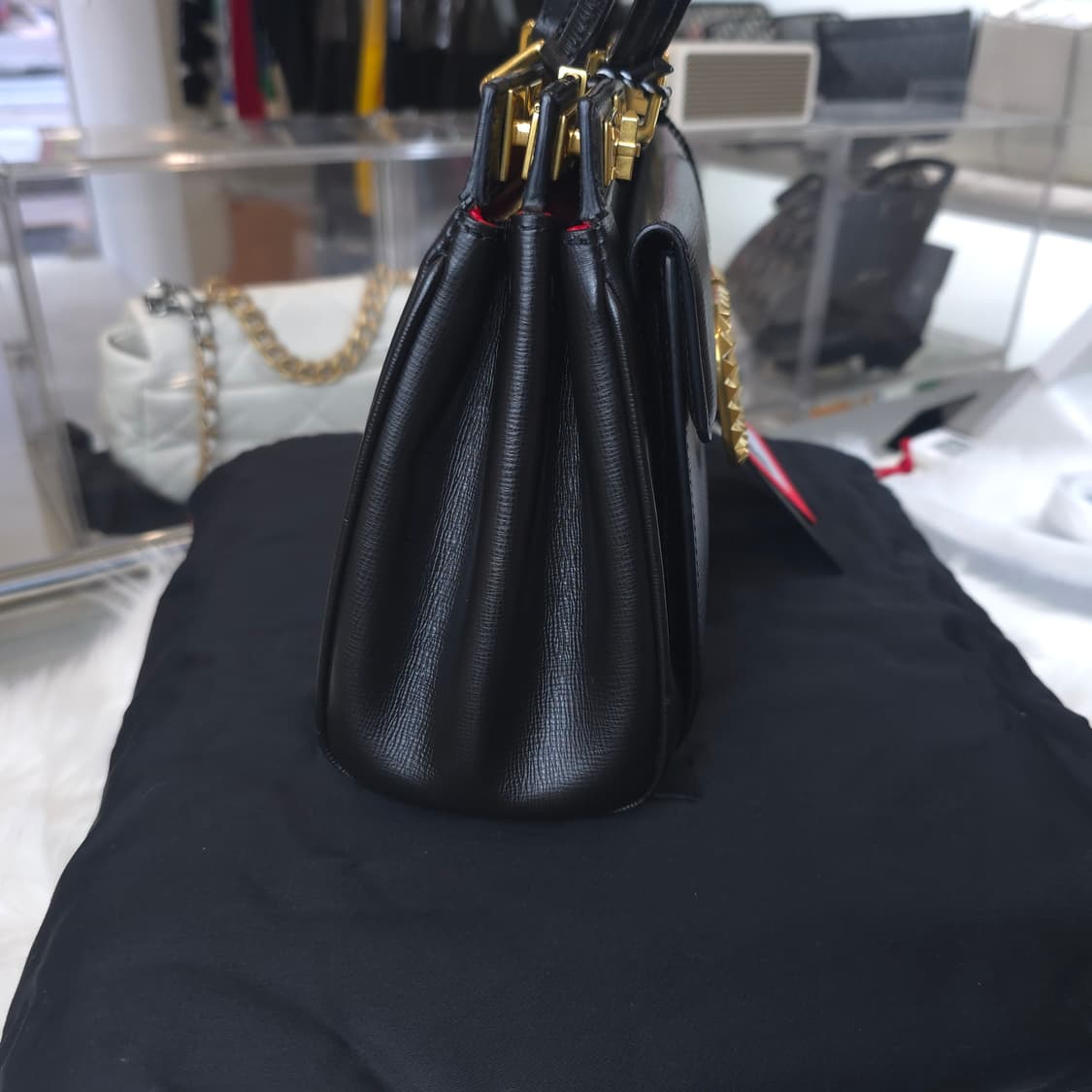 [중고/정품] 발렌티노 카프스킨 알코브 락스터드백 미디엄 상품이미지3