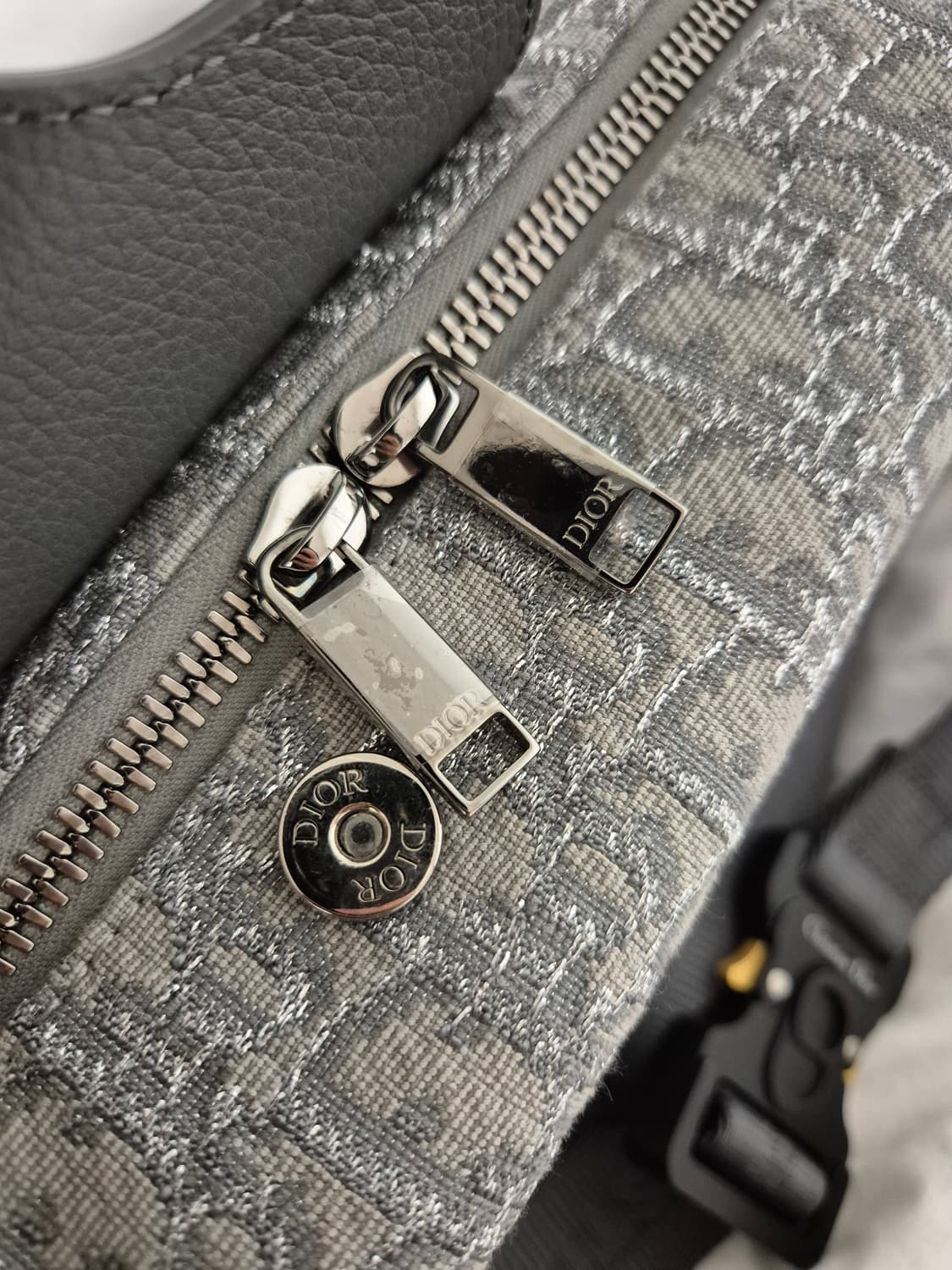 디올 한정판 루테늄 링고 22 크로스백 상품이미지8