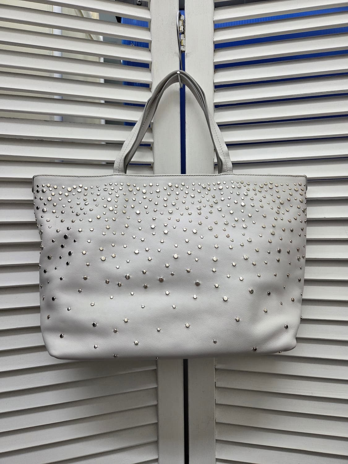 살바토레페라가모 스터드 토트백 상품이미지4