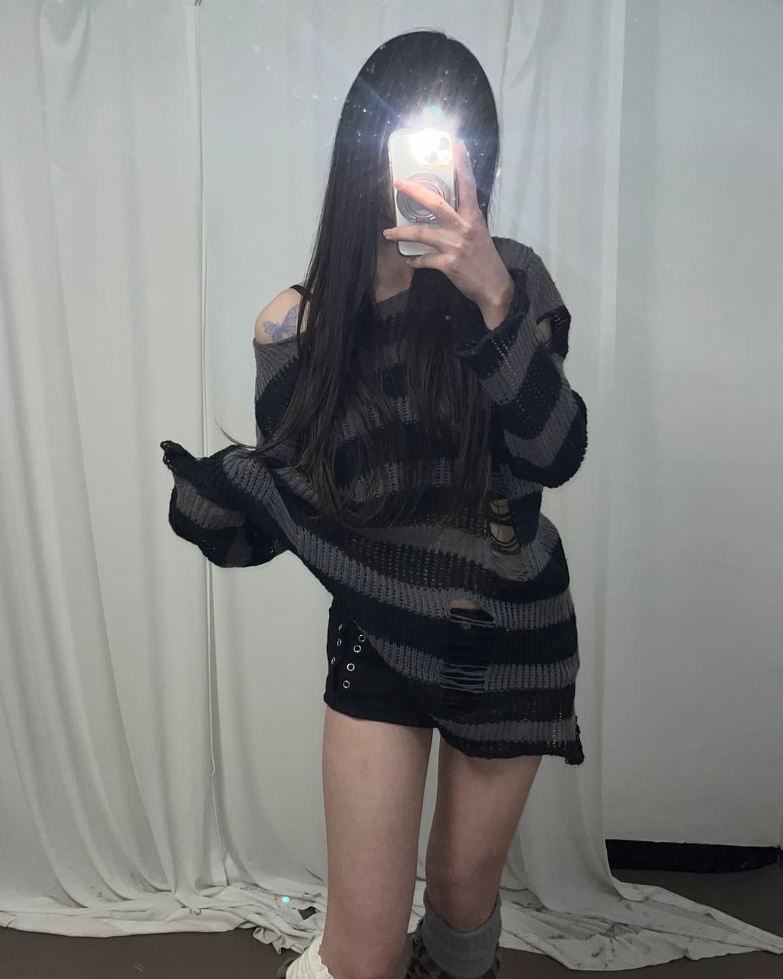 스트라이프 데미지 오버핏 니트 상품이미지1