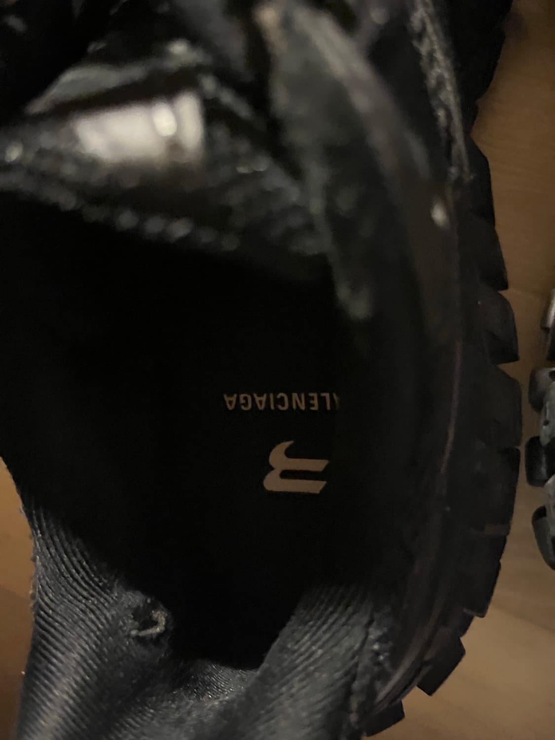 발렌시아가 디펜더 43 상품이미지4