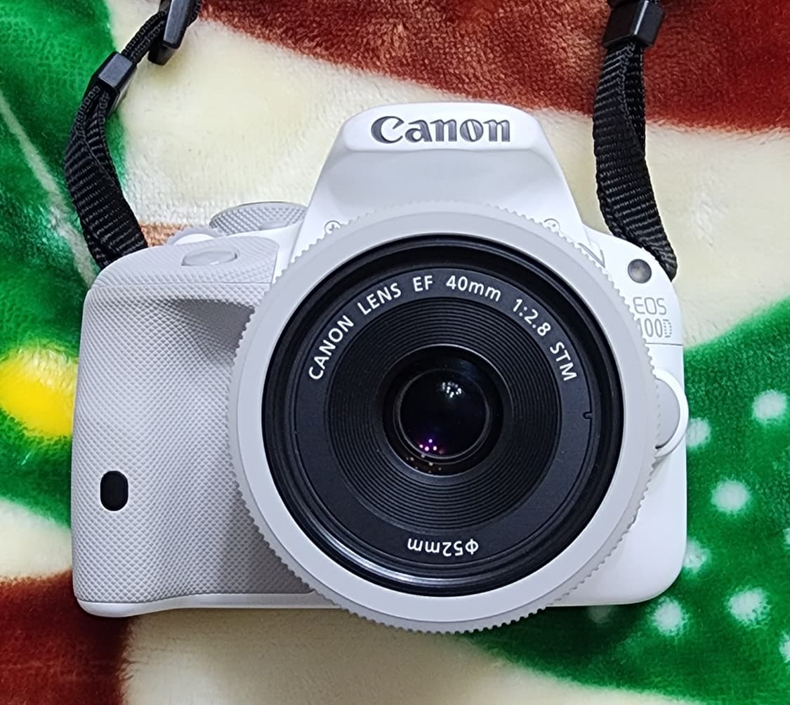 캐논 EOS 100D 화이트 + 40mm 렌즈 팝니다. 상품이미지2