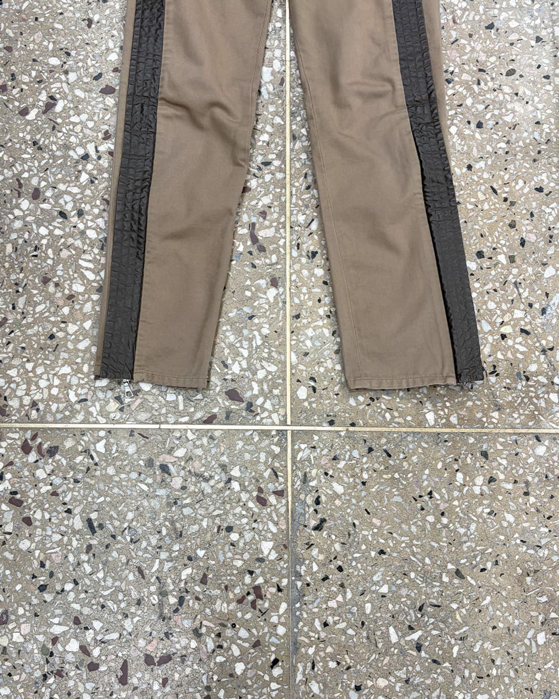 드리스 반 노튼 파이핑 디테일 지퍼 팬츠 상품이미지5