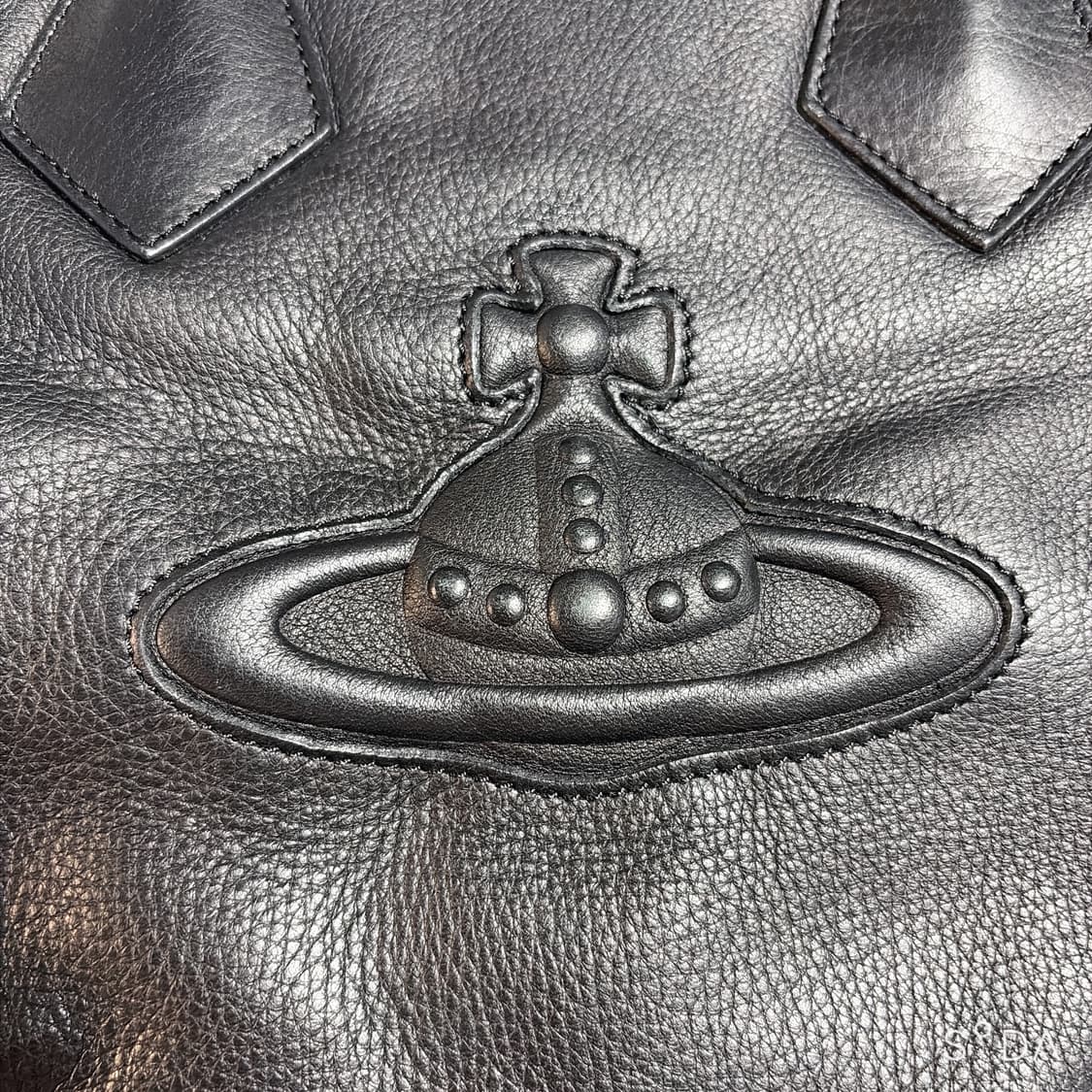 비비안웨스트우드 블랙 가죽 토트백 (크로스끈X) 상품이미지3