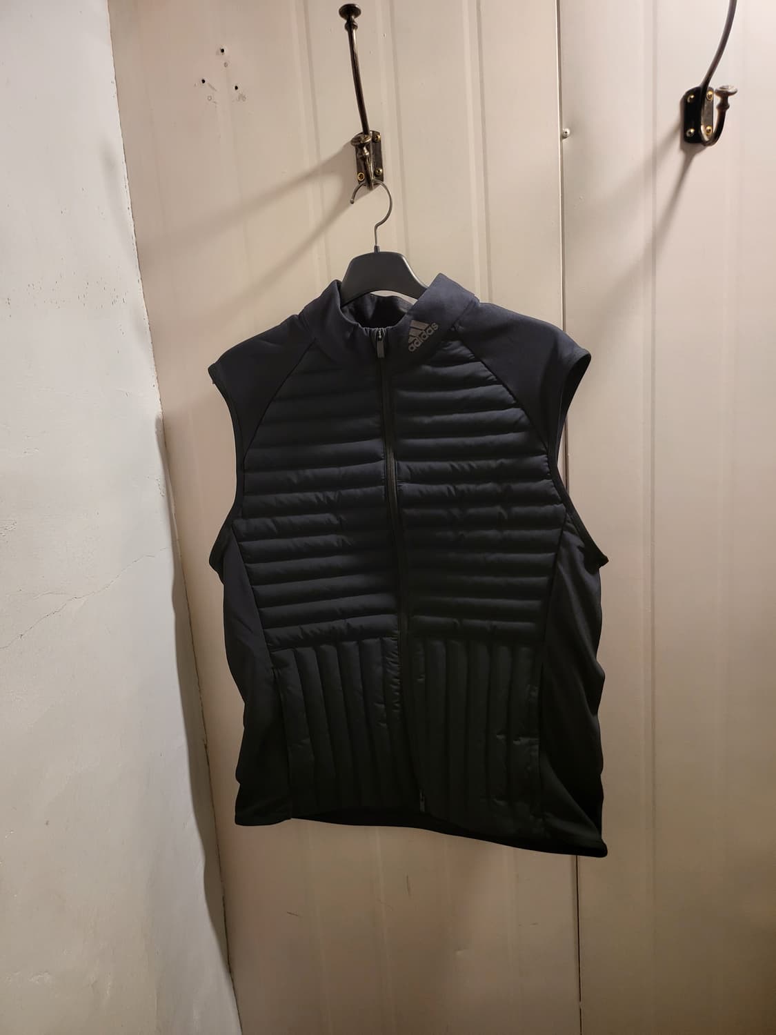 [110]아디다스 기능성 경량 패딩 조끼 블랙 상품이미지3