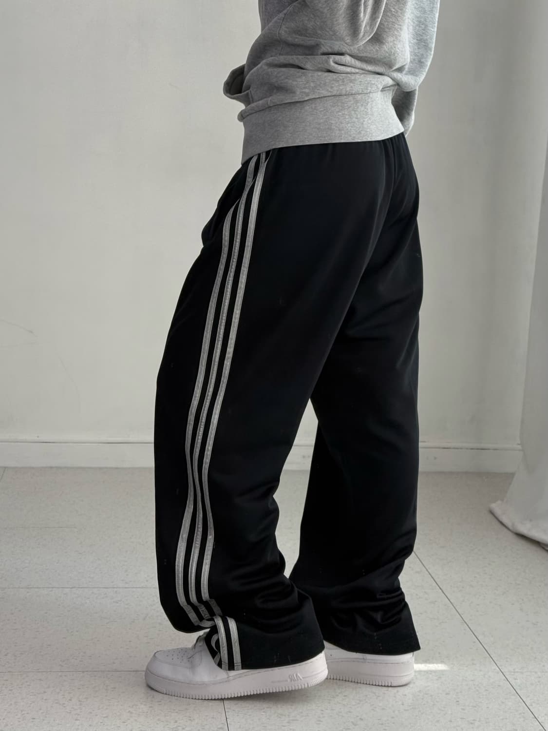 아디다스 블랙 트랙팬츠 상품이미지3
