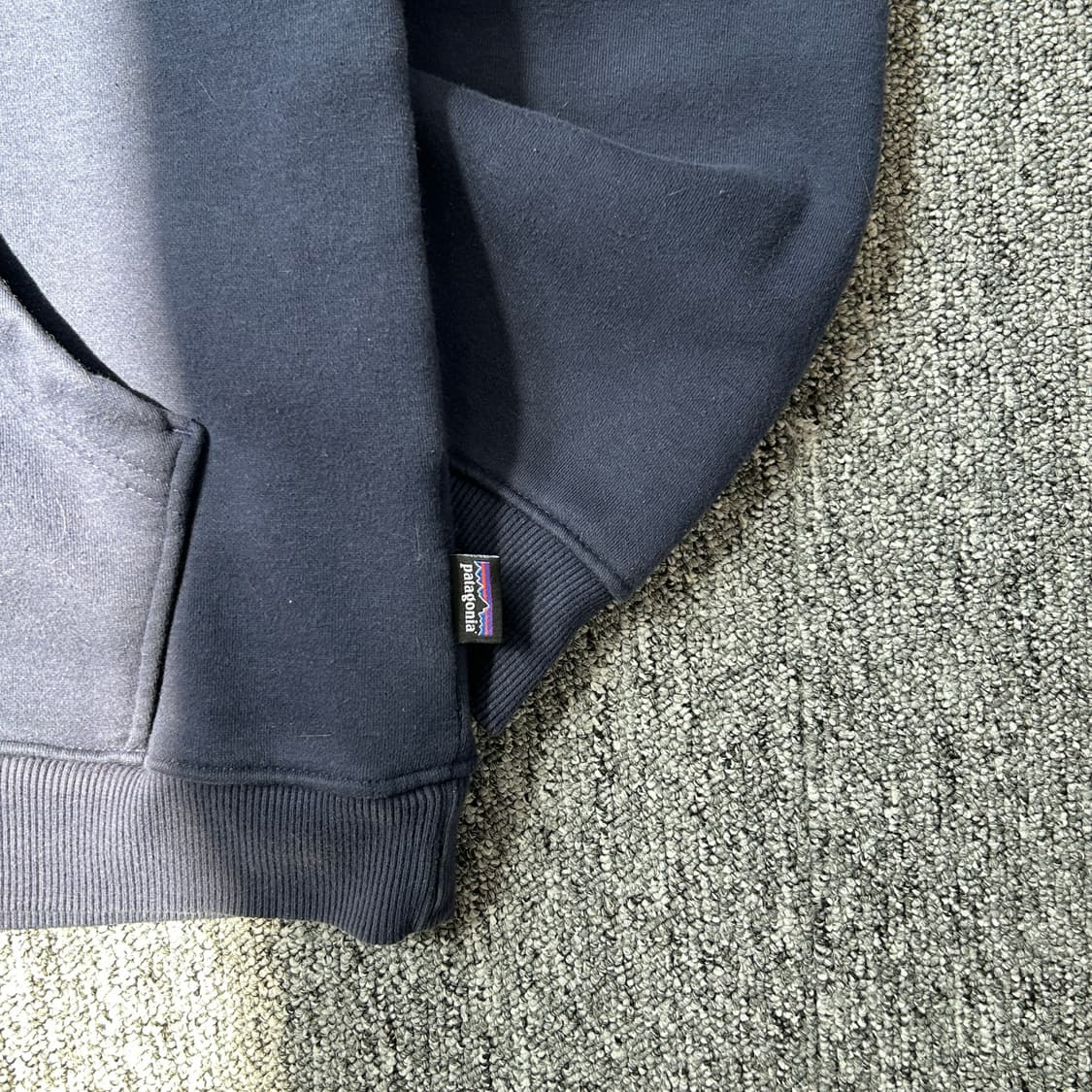 파타고니아 네이비 기모 후드티 상품이미지4