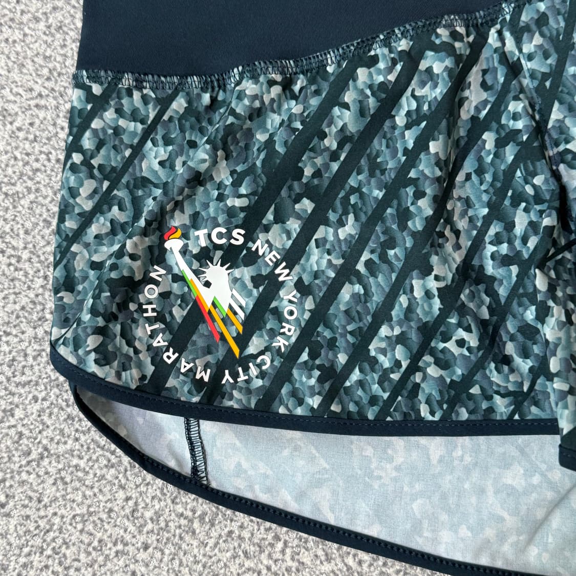 [정가 6만원 새상품] 뉴발란스 뉴욕마라톤 반바지 상품이미지3