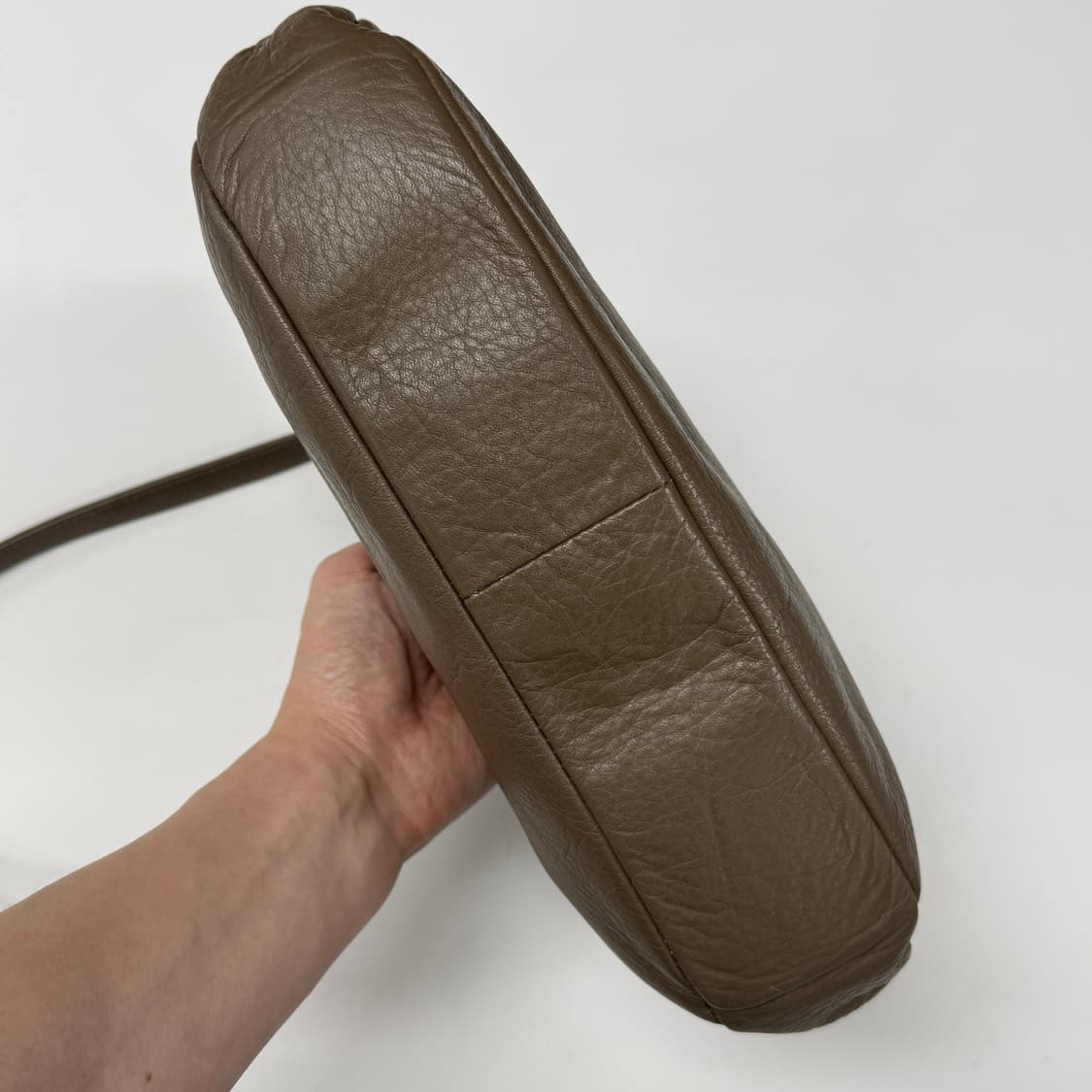 Margaret Howell round leather bag 상품이미지4
