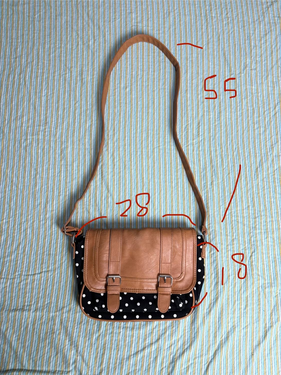 블랙 도트 가죽 크로스백 상품이미지4