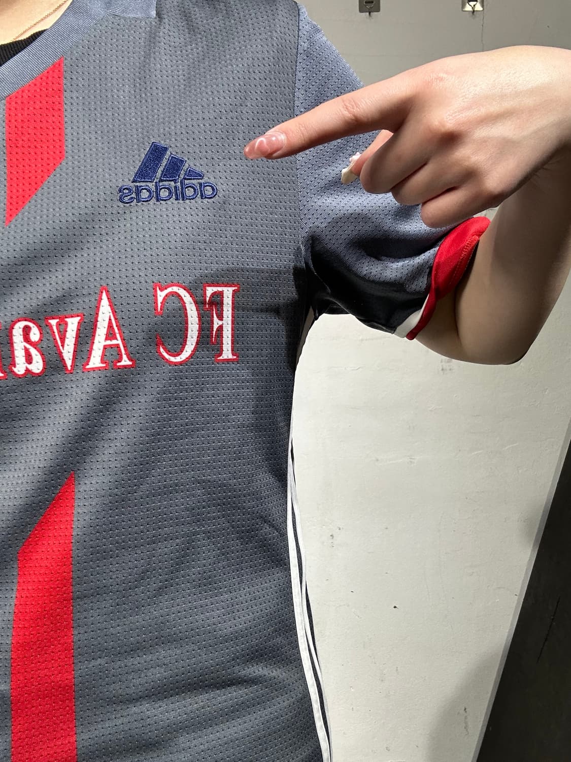 아디다스 차콜 축구팀 유니폼 고프코어 반팔 티셔츠 M  상품이미지4