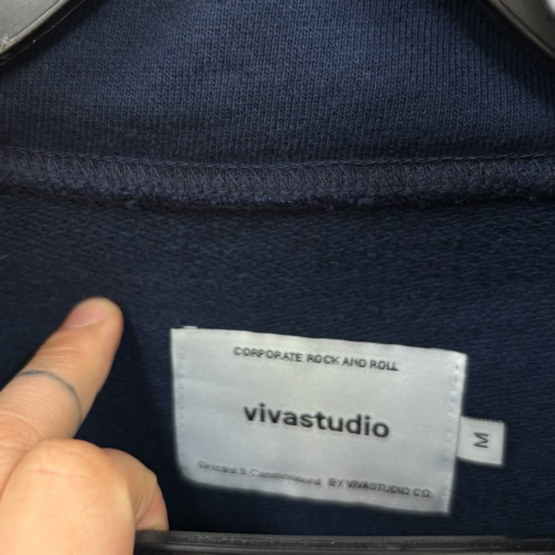 비바스튜디오 반집업 맨투맨 상품이미지4