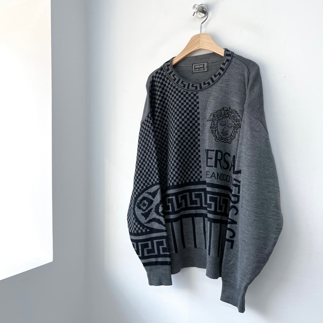 베르사체 진스 꾸띄르 90s 메두사로고 그레이코튼니트 상품이미지3