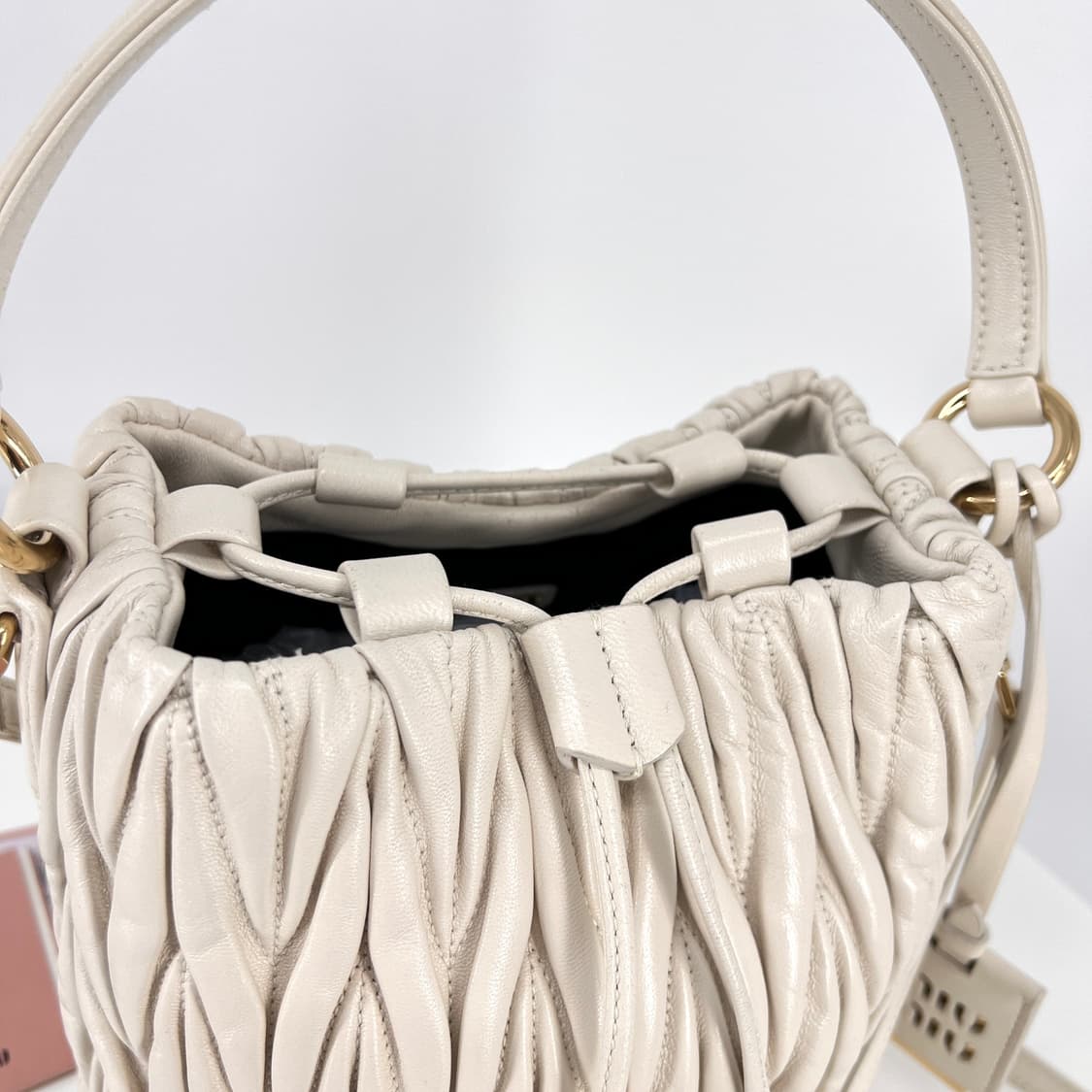 미우미우 마테라쎄 나파 버킷백 아이보리 (5BE084) 상품이미지8