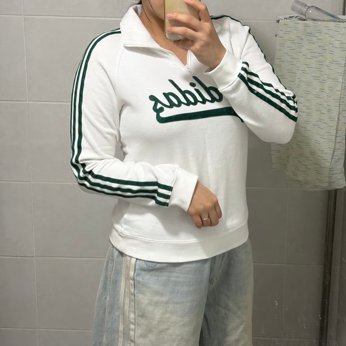 대대장) 아디다스 흰초 슬림핏 벨벳로고 반집업 상품이미지2