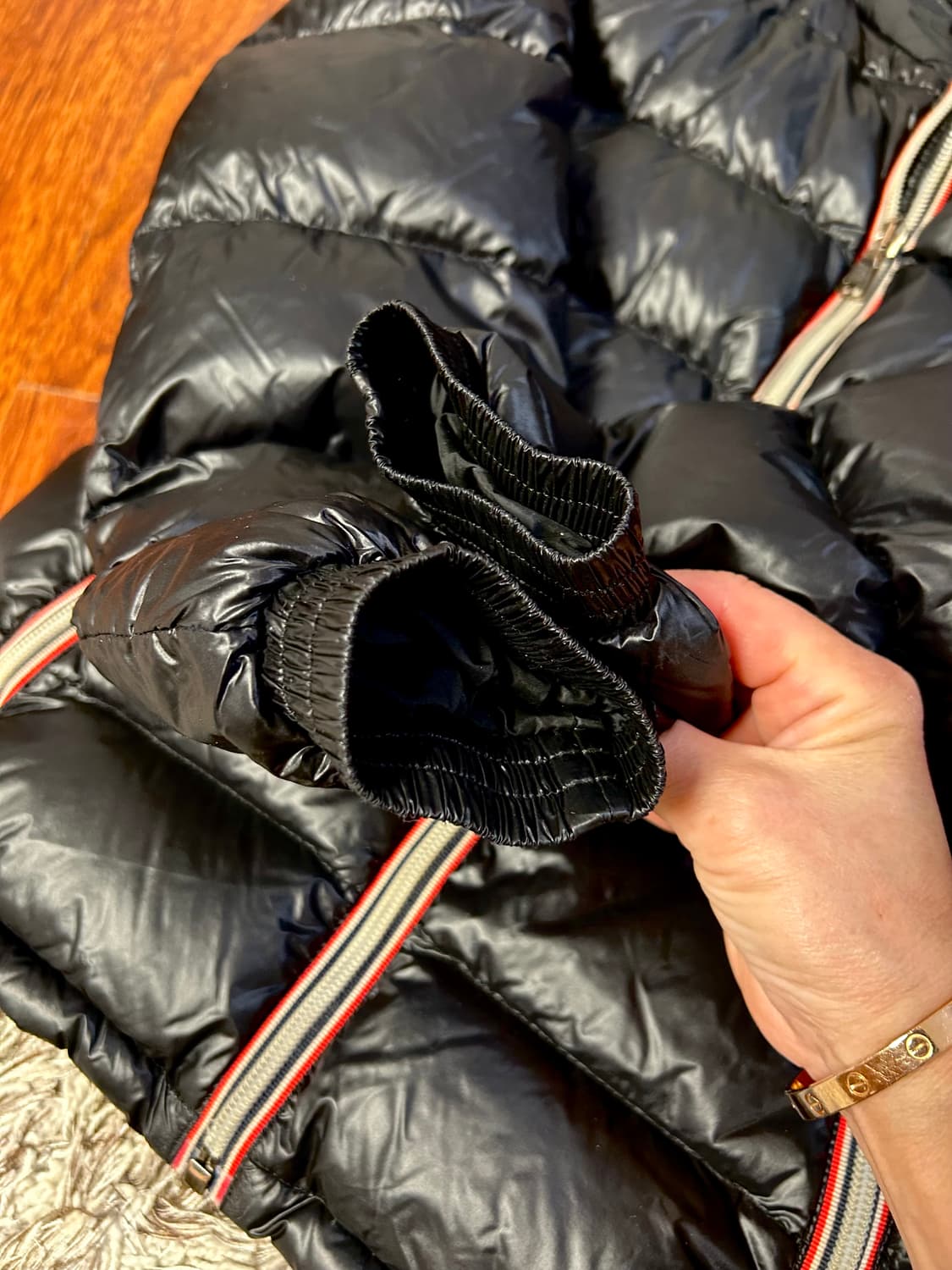 몽클레어 키즈 블랙 유광 구스다운 패딩(10세) 상품이미지7