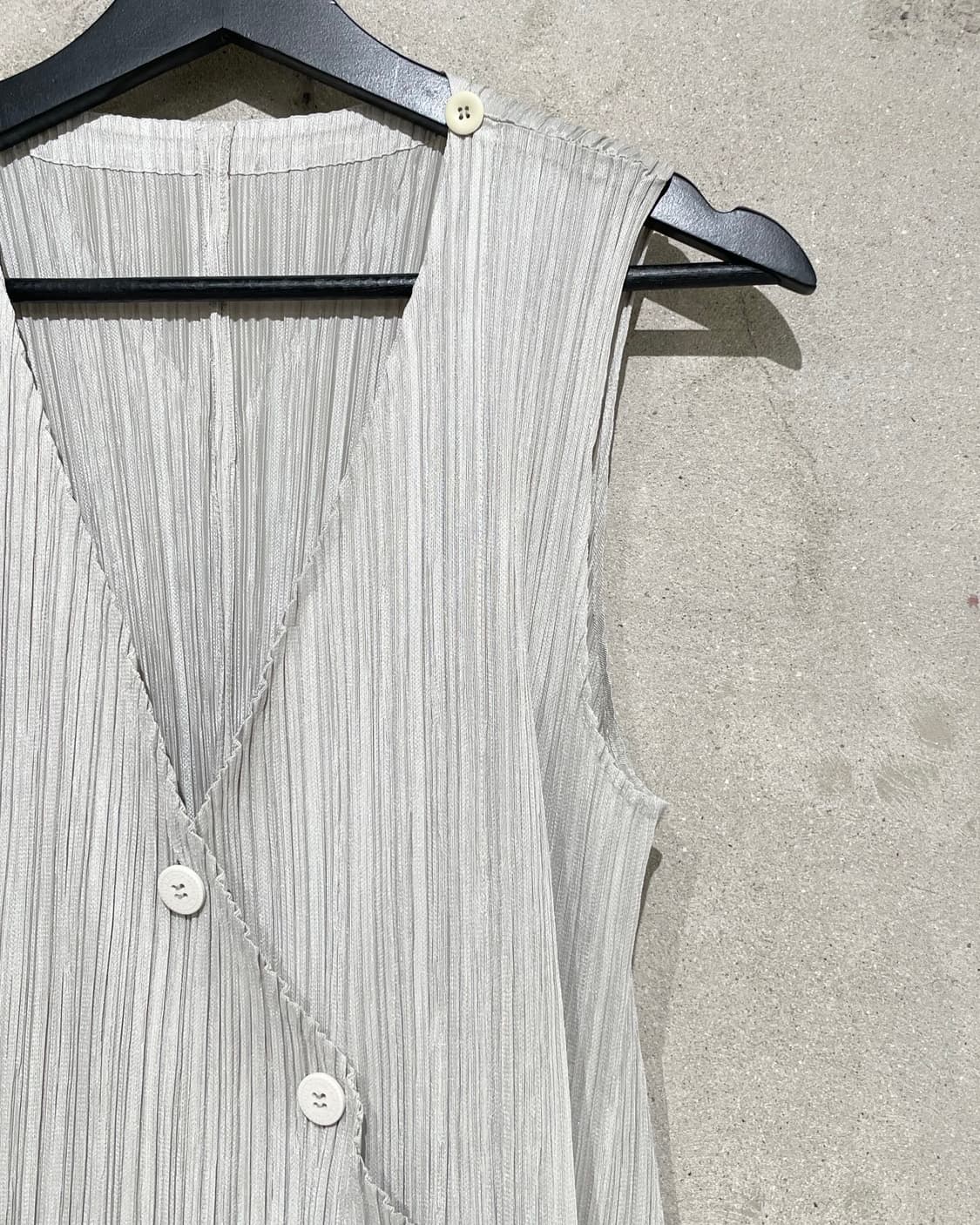 플리츠 플리즈 그레이 스트림라인 버튼 포켓 롱 베스트 상품이미지3