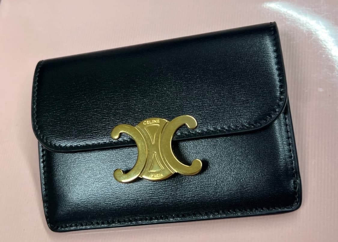셀린느 트리옹프 플랩 카드지갑 카프스킨 블랙 상품이미지1