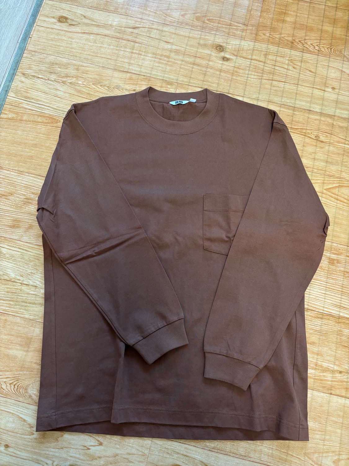 유니클로 U크루넥 긴팔 팝니다. 상품이미지1