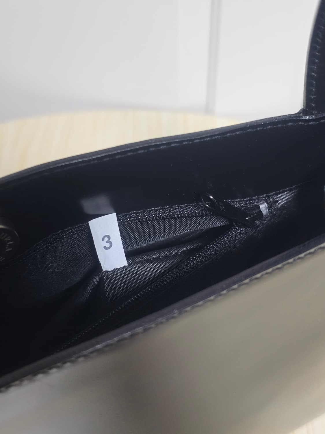 FURLA 훌라 페이턴트 레더 호보백 블랙  상품이미지9