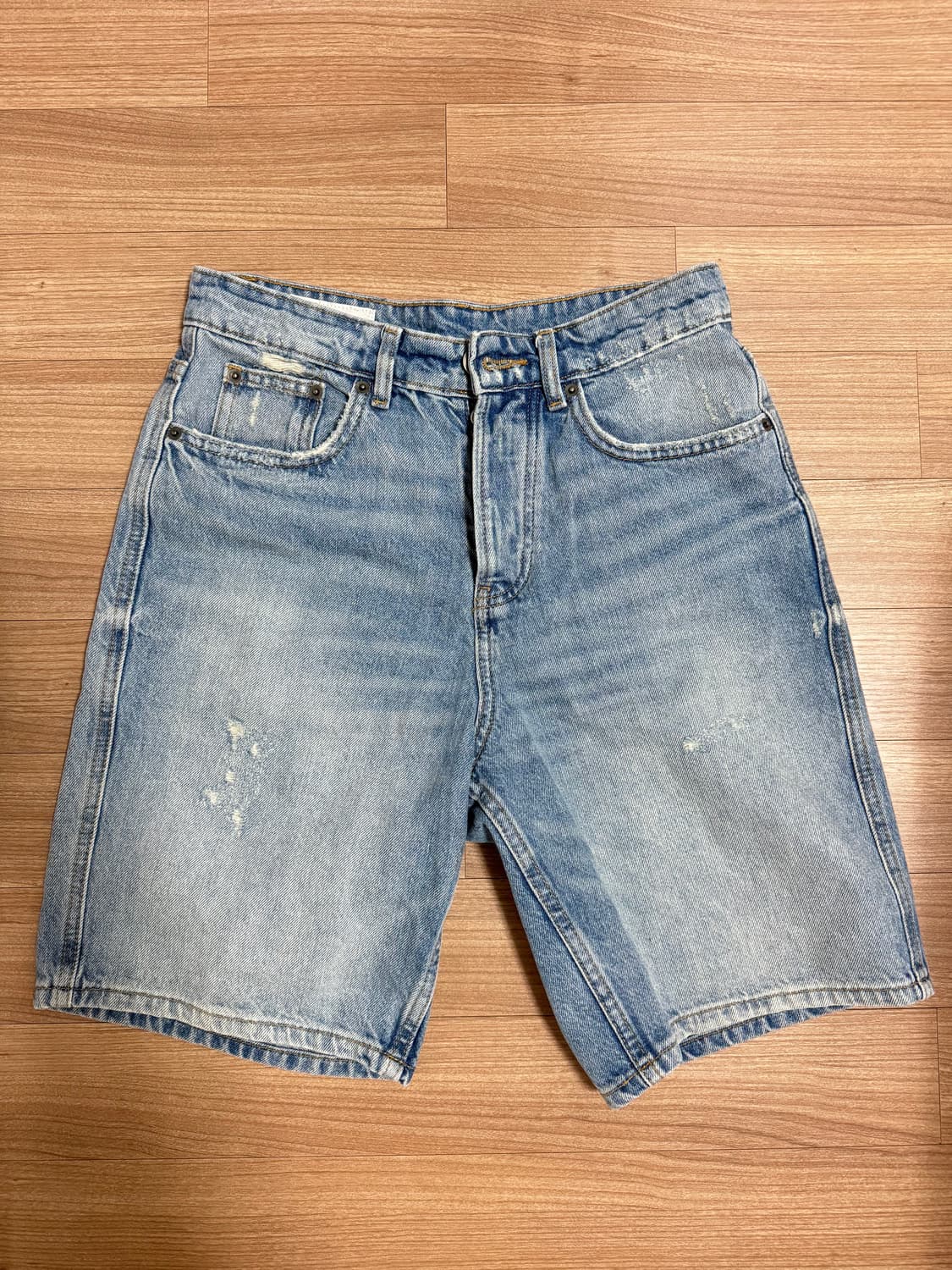 [29] ZARA 남성 스트레이트 핏 버뮤다 데님 쇼츠 상품이미지2