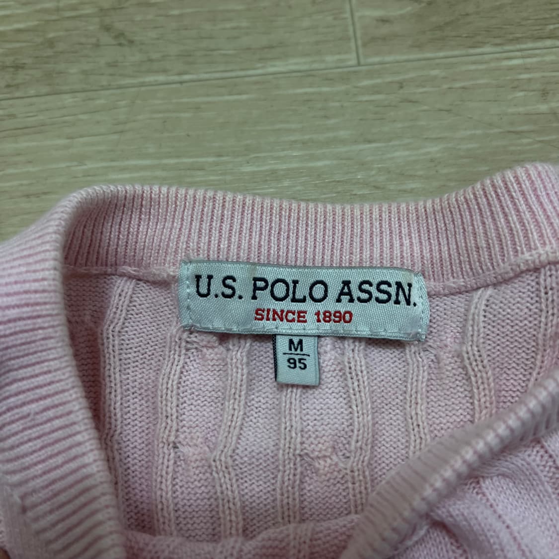 유에스 폴로 어신 여성 자수 로고 꽈배기 케이블니트 [핑크] M/95 상품이미지5