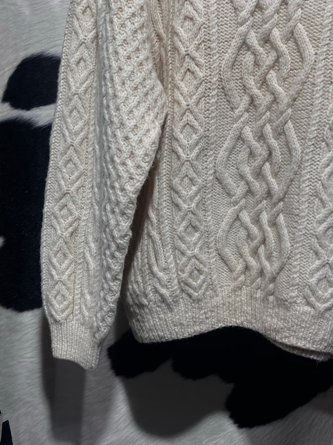 베이지 오버핏 꽈베기 니트 상품이미지3