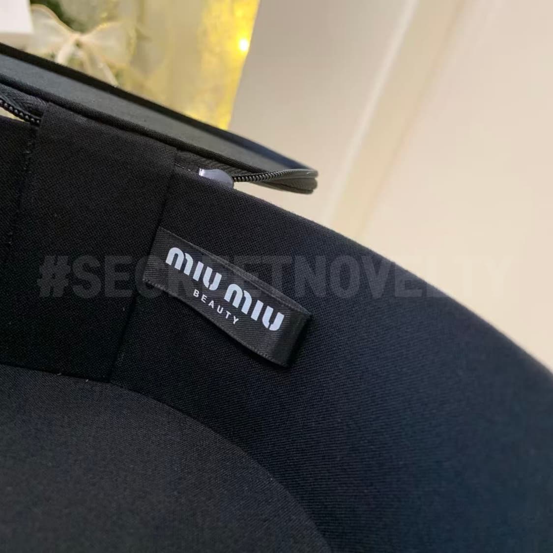 미우미우뷰티 신상 블루 원형 파우치 VIP 상품이미지3