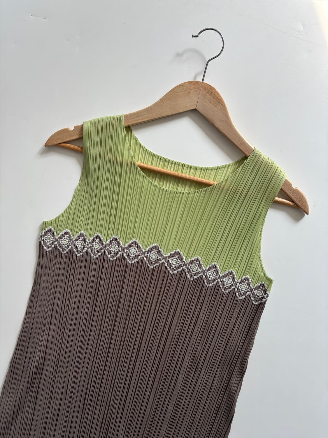 Pleats Please 플리츠플리즈 그린-브라운 슬리브리스 원피스  상품이미지4