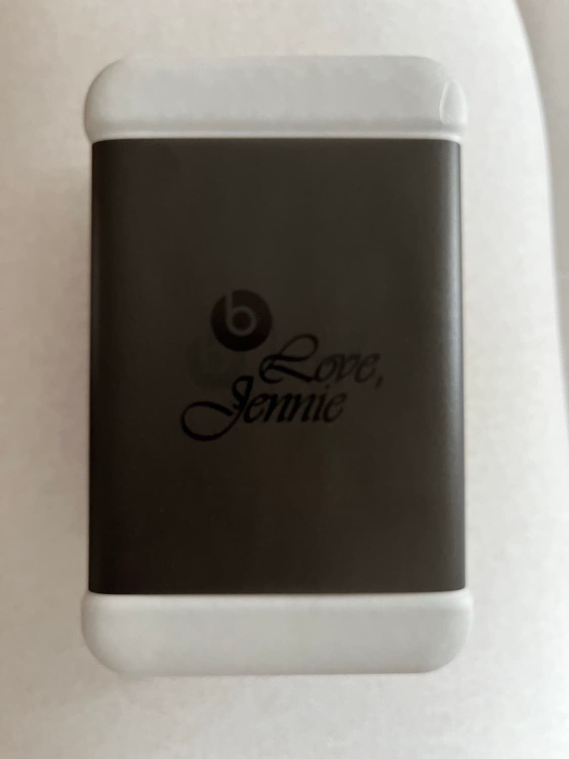 애플 비츠 솔로4 제니 스페셜 에디션 무선 온 이어 헤드폰오닉스 블랙 새 상품이미지4