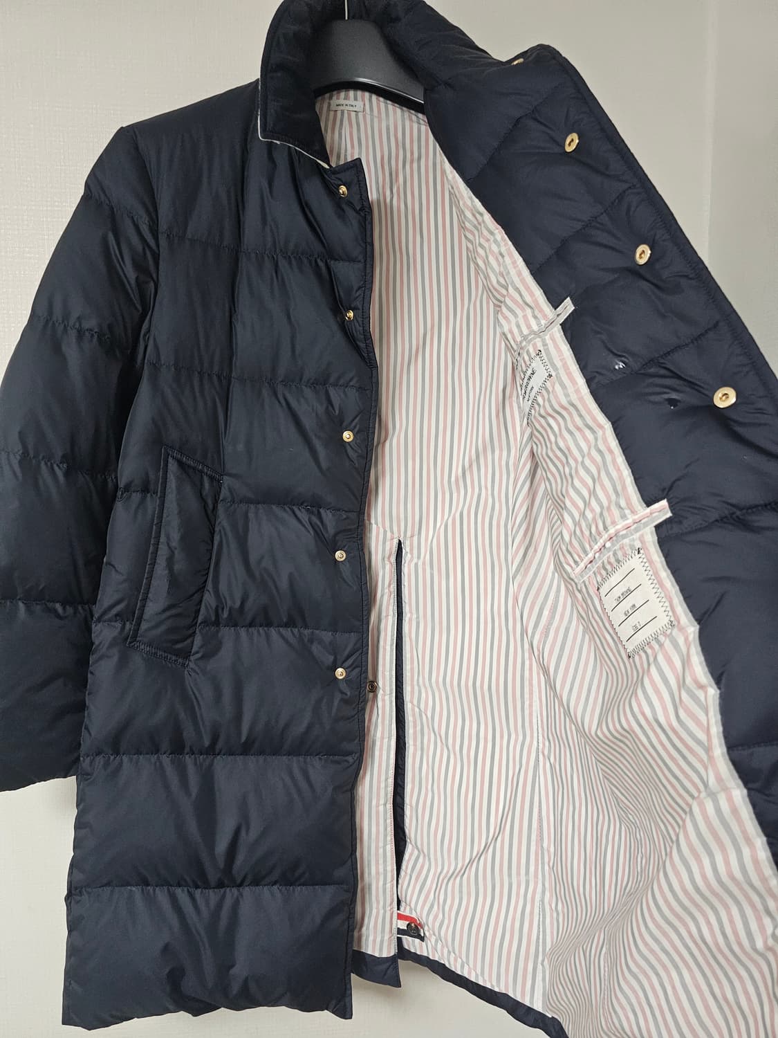 톰브라운 23fw 사선완장 다운 패딩 코트(최상급/오케이몰정품) 상품이미지4