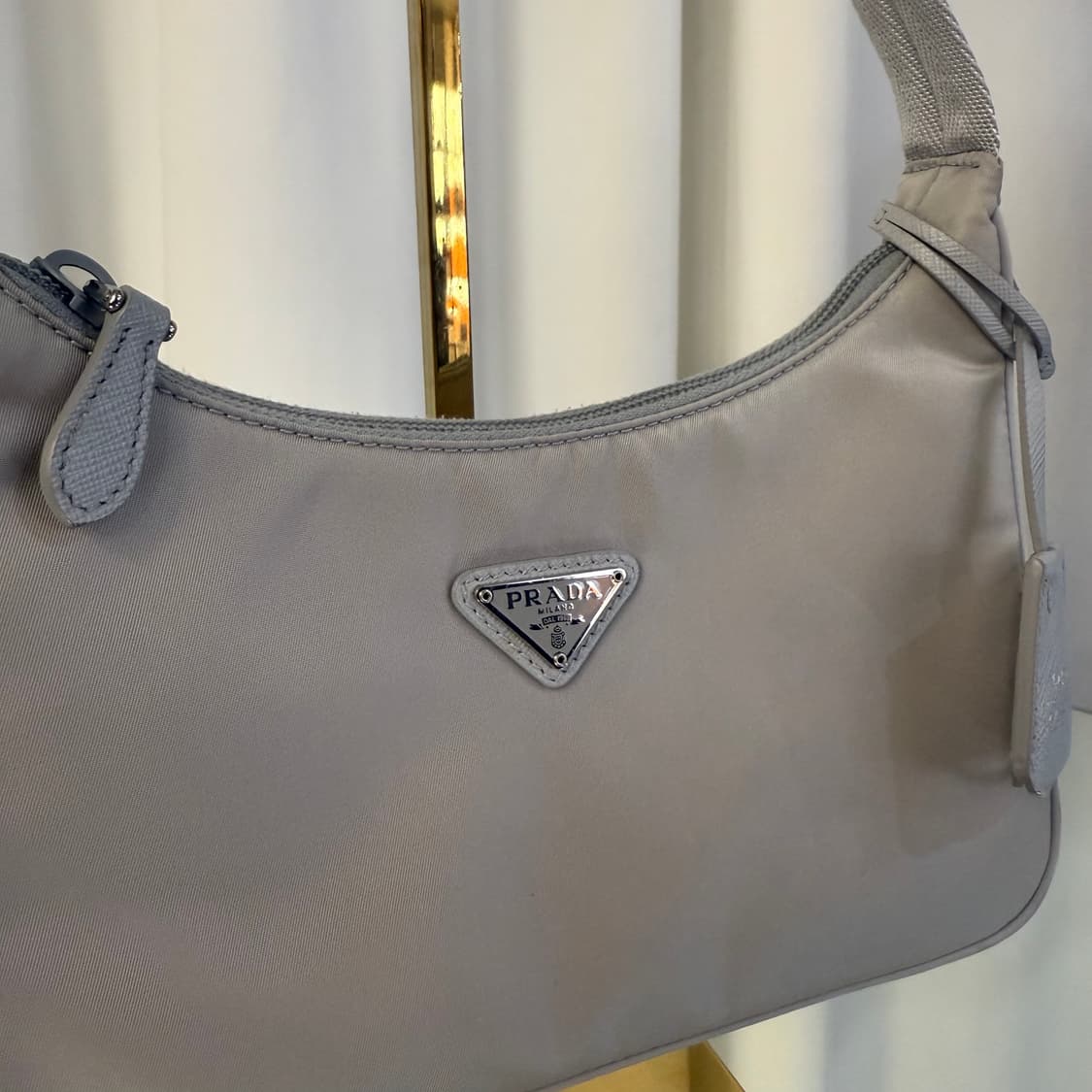 프라다 리나일론 리에디션 2000 호보 숄더백 상품이미지4