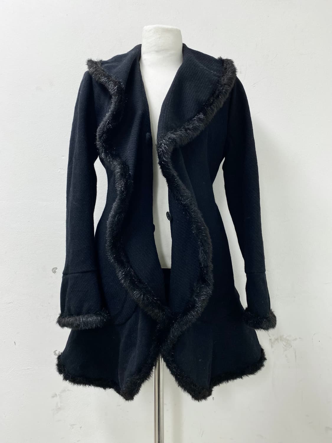 [LA DONNA SOFFICE] Gothic Fur Trimming F 상품이미지1