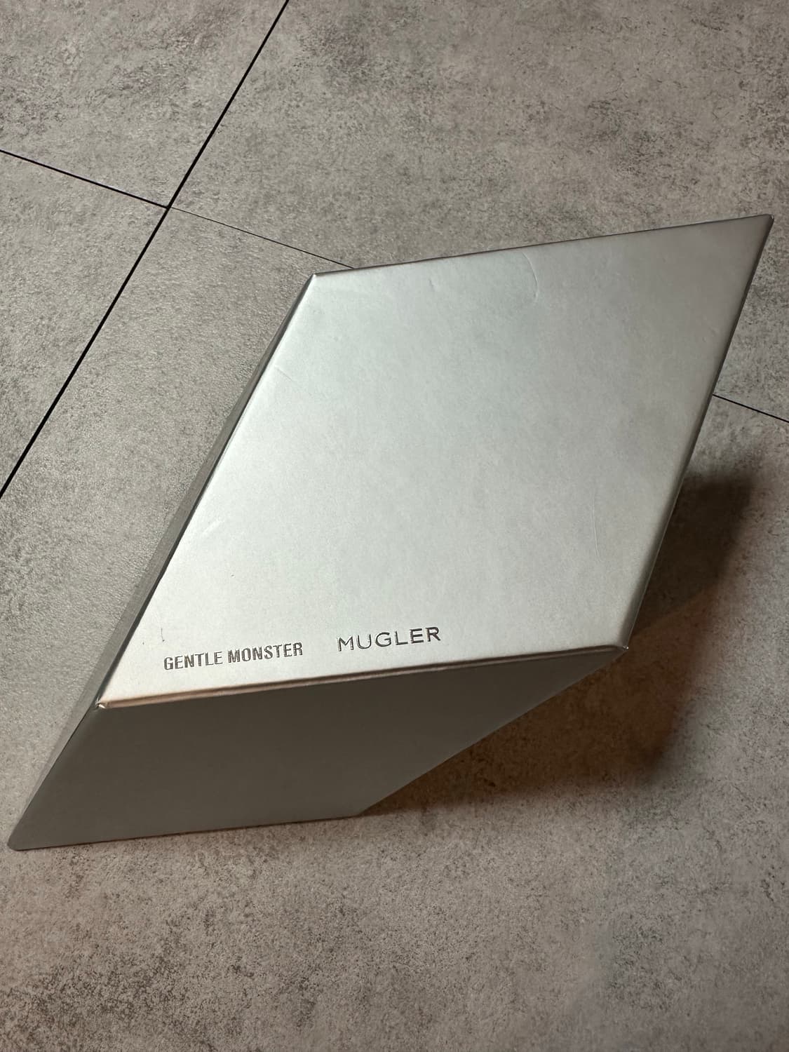 젠틀몬스터 X MUGLER 스파이럴02 블랙 선글라스 상품이미지6